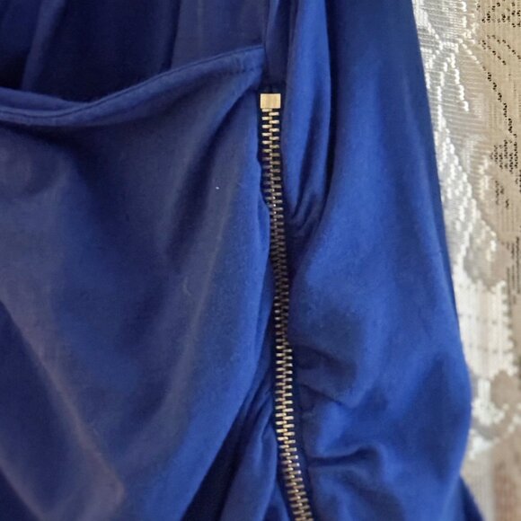 Beautiful Blue - Picture 4 of 5